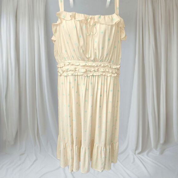 TORRID Plus Size Mini Daisy Whisper White Crinkle Gauze Shirred Bodice Dress 2X - Picture 2 of 16